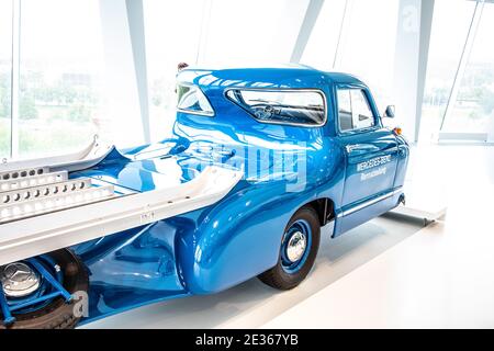STUTTGART, ALLEMAGNE, 2019: 1955 "Blue Wonder" Mercedes-Benz transporteur de voitures de course à grande vitesse Banque D'Images