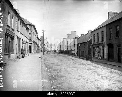 Main St. Letterkenny, Co. Donegal, Irlande c.1880-1900. Banque D'Images