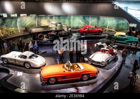 STUTTGART, ALLEMAGNE, 2019 : ancienne voiture classique rétro vintage Mercedes-Benz à l'exposition du musée Mercedes-Benz Banque D'Images