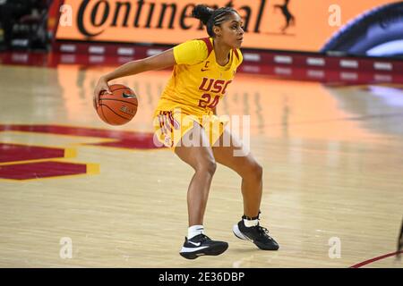 Des chevaux de Troie de la Californie du Sud protègent Desiree Caldwell (24) lors d’un match de basket-ball féminin de la NCAA contre les Washington State Cougars, le vendredi 15 janvier, Banque D'Images