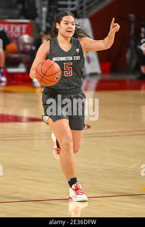 Les Cougars de l'État de Washington gardent Charlisse Leger-Walker (5) lors d'un match de basket-ball féminin de la NCAA contre les chevaux de Troie de la Californie du Sud, vendredi, janvier Banque D'Images