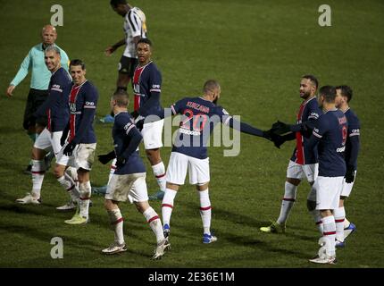 Layvin Kurzawa de PSG célèbre son but avec Neymar Jr Et ses coéquipiers lors du championnat de France Ligue 1 Mise / LM Banque D'Images