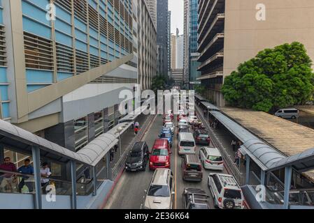 30 janvier 2018 - embouteillages sur la rue Dela Rosa, Makati, Philippines Banque D'Images