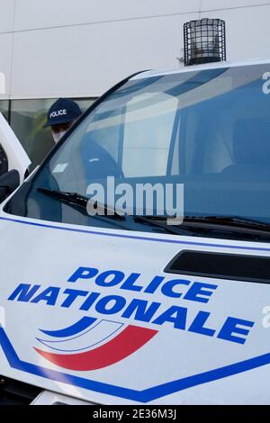 La police nationale française est équipée de nouveaux équipements, dont la nouvelle Peugeot 5008. Les forces de police vont être équipées! En septembre 2020. Moto électrique, voitures, scooter électrique. Gerald Darmanin, ministre de l'intérieur, a annoncé un plan de renouvellement de la flotte d'agents de police, de gendarmes et de douanes. Cela représente 400 millions d'euros investis pour changer un véhicule sur quatre, environ 15,000 véhicules.17 janvier 2021, à Strasbourg, dans le nord-est de la France. Photo de Nicolas Roses/ABACAPRESS.COM Banque D'Images