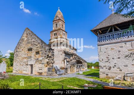 Église de Densus, Roumanie. La plus ancienne église en pierre de Roumanie. Banque D'Images