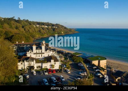 Image aérienne de l'hôtel Carbis Bay en regardant depuis le entrée sur la baie Banque D'Images
