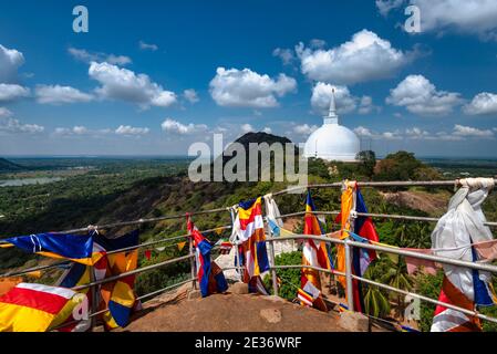 Maha Stupa, monastère bouddhiste de Mihintale, Anuradhapura, Sri Lanka, Banque D'Images