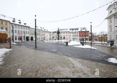 Zeulenroda Triebes, Allemagne. 17 janvier 2021. Le marché du centre-ville est déserté. En Thuringe, l'incidence continue d'être la plus élevée en Allemagne. Credit: Bodo Schackow/dpa/Alay Live News Banque D'Images