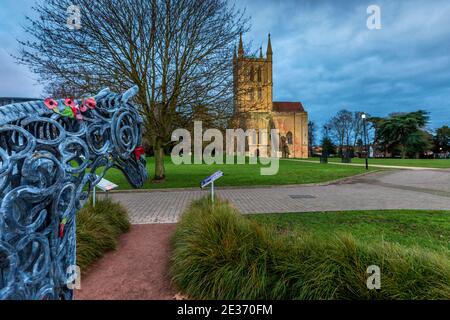 En fin d'après-midi, au monument commémoratif de la guerre de Pershore, dans le parc Abbey Park, dans le Worcestershire, en Angleterre Banque D'Images