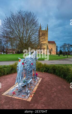 En fin d'après-midi, au monument commémoratif de la guerre de Pershore, dans le parc Abbey Park, dans le Worcestershire, en Angleterre Banque D'Images