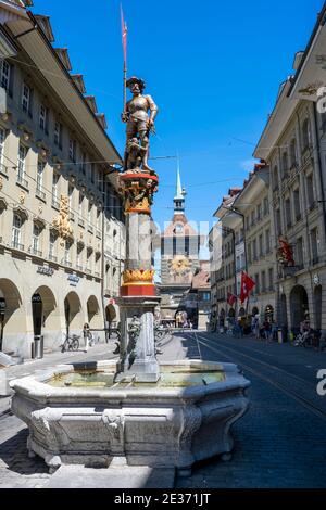 Schuetzenbrunnen, vieille ville de Berne avec tour d'horloge Zytglogge, ville intérieure, Berne, canton de Berne, Suisse Banque D'Images