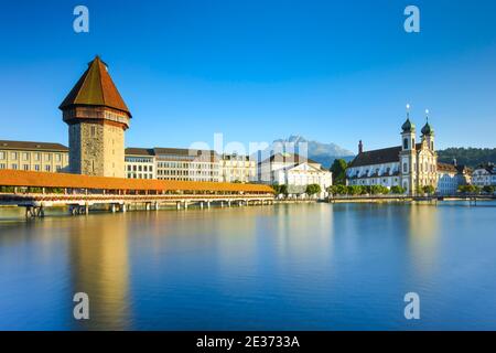 Pont de la Chapelle avec Pilatus, Lucerne, Suisse Banque D'Images