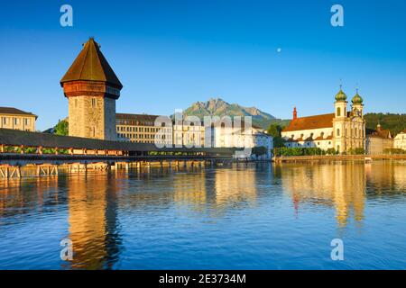 Pont de la Chapelle avec Pilatus, Lucerne, Suisse Banque D'Images