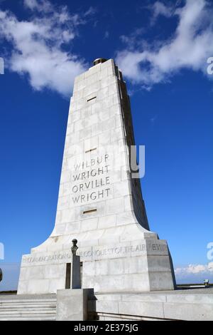 Le monument commémoratif national des frères Wright marque le 17 décembre 1903 l'emplacement du premier vol à Kill Devil Hills sur les rives extérieures de la Caroline du Nord Banque D'Images