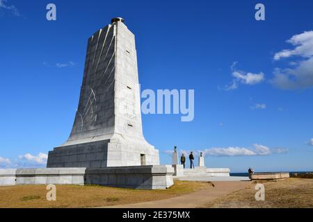 Le monument commémoratif national des frères Wright marque le 17 décembre 1903 l'emplacement du premier vol à Kill Devil Hills sur les rives extérieures de la Caroline du Nord Banque D'Images