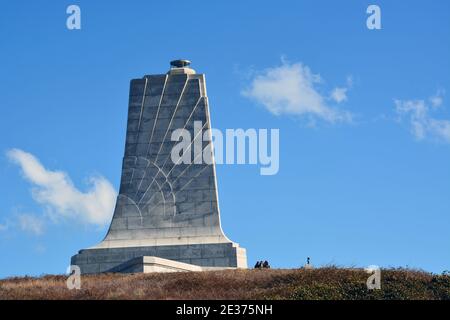 Le monument commémoratif national des frères Wright marque le 17 décembre 1903 l'emplacement du premier vol à Kill Devil Hills sur les rives extérieures de la Caroline du Nord Banque D'Images