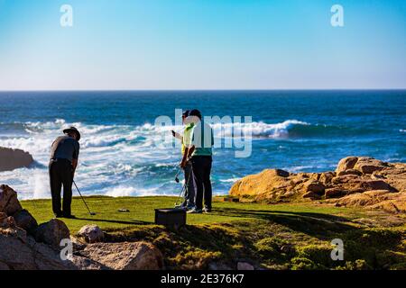 Point Joe, Del Monte Forest, Californie, 17 février 2018 : vue sur le parcours de golf des liens en bord de mer du Monterey Peninsula Country Club, situé sur le Banque D'Images