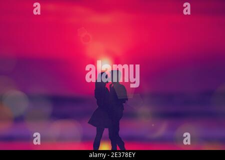 Valentine's Day and Love concept, technique de coupe de papier silhouette jeune couple sur fond de coucher de soleil. Banque D'Images