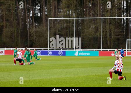 Burton Upon Trent, Royaume-Uni. 02 janvier 2021. Le joueur prend le genou pendant le match de championnat FA pour femmes entre Sheffield United et Coventry United au St George's Park à Burton Upon Trent, en Angleterre. Crédit: SPP Sport presse photo. /Alamy Live News Banque D'Images