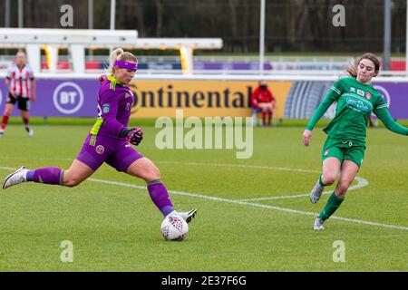 Burton Upon Trent, Royaume-Uni. 02 janvier 2021. Fran Kitching (#20 Sheffield United) sous pression pendant le match de championnat féminin FA entre Sheffield United et Coventry United au St George's Park à Burton Upon Trent, en Angleterre. Crédit: SPP Sport presse photo. /Alamy Live News Banque D'Images