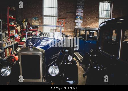 Scènes d'atelier de voiture classique pendant une journée portes ouvertes à Bicester Patrimoine Banque D'Images