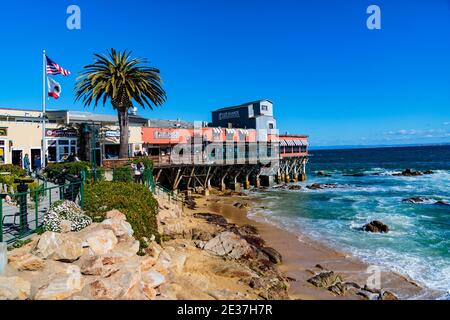 Monterey, Californie, le 19 février 2018 : le quartier historique de Cannery Row, Fisherman's Wharf et la marina sont parsemés de monuments et de sculptures. Banque D'Images