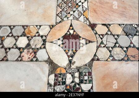 Italie, Rome, église de Santa Maria à Ara Coeli, plancher cosmatesque Banque D'Images