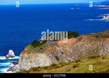 Pacific Valley, Californie, 21 février 2018 : vue spectaculaire sur la côte californienne depuis une résidence unique. Banque D'Images