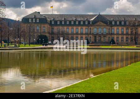 7 mars 2020, Stuttgart, Allemagne - Nouveau château (Neues Schloss) sur la place de la caste (Schlossplatz), palais baroque du XVIIIe siècle Banque D'Images