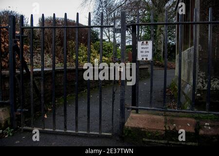 Portes fermées à clé à l'entrée du parc du château Banque D'Images