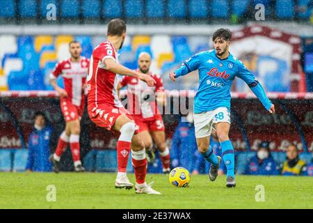 Antonio Cioffi, le buteur italien de SSC Napoli, contrôle le ballon lors du match de football de Serie A SSC Napoli contre ACF Fiorentina. Naples a gagné 6-0 Banque D'Images