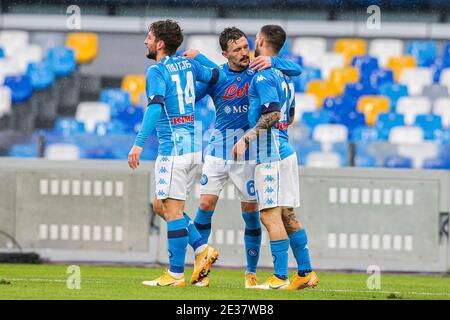 Matteo Politano, l'attaquant italien de SSC Napoli, célèbre un but avec son équipe lors du match de football de la série A SSC Napoli vs ACF Fiorentina. Naples a gagné 6-0 Banque D'Images