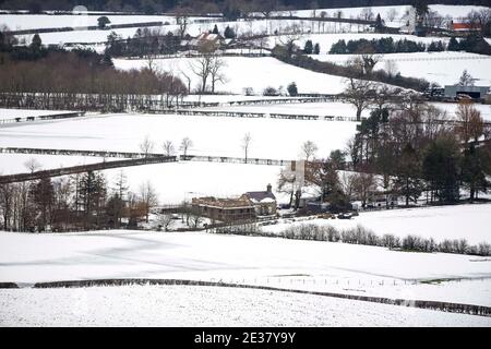 Great Broughton, North Yorkshire Moors , Royaume-Uni. Lundi 4 janvier 2021: La vue d'un hiver neigeux regarder roseberry nappairer dans le North Yorkshire ceci Banque D'Images