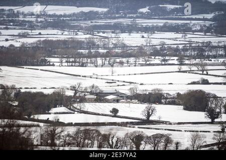 Great Broughton, North Yorkshire Moors , Royaume-Uni. Lundi 4 janvier 2021: La vue d'un hiver neigeux regarder roseberry nappairer dans le North Yorkshire ceci Banque D'Images