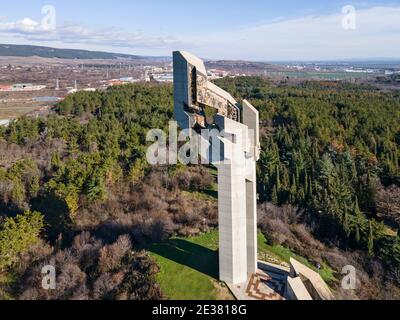 STARA ZAGORA, BULGARIE - 14 JANVIER 2021 : vue aérienne du complexe commémoratif les défenseurs de Stara Zagora, Bulgarie Banque D'Images