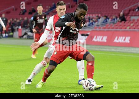 AMSTERDAM, PAYS-BAS - JANVIER 17: Dusan Tadic d'Ajax, Lutscharel Geertruida de Feyenoord pendant le match hollandais entre Ajax et Feyenoord à l'arène Johan Cruijff le 17 janvier 2021 à Amsterdam, pays-Bas (photo de Gerrit van Keulen/Orange Pictures/Alay Live News)*** Légende locale *** Dusan Cruijff, Geijel Luttruadic, Geijel Banque D'Images