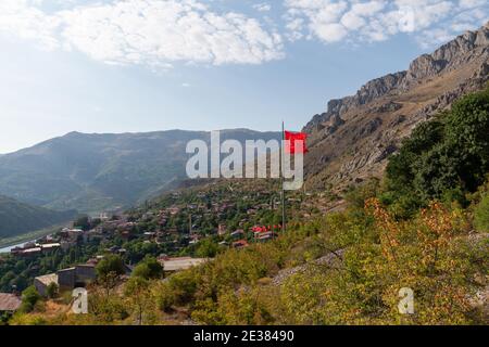 Vue aérienne sur le paysage de la ville de Kemaliye entre la vallée de Kemaliye ou Egin, Erzincan, Turquie Banque D'Images