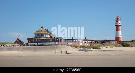 Restaurant et phare à South Beach, Borkum, île de Frise orientale, Frise orientale, Basse-Saxe, Allemagne, Europe Banque D'Images