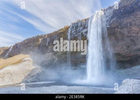 Reikiavik, Islande; 15 avril 2017. Photos d'un voyage de 11 jours en 4x4 à travers l'Islande. Jour 2. De Reykjavík à Vík í Mýrdal. Chute d'eau de Seljalandsfoss. Banque D'Images