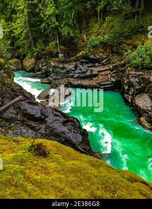 Parc provincial de Nairn Falls - Pemberton, C.-B., Canada - le 19 septembre 2016 : vues diverses de cet automne unique situé sur la rivière Green. Banque D'Images