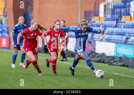 Liverpool, Royaume-Uni. 17 janvier 2021. Charlie Devlin, Lucy Parry en action pendant le match Liverpool contre Leicester FA WSL, à Prenton Park, Wirral. Crédit: SPP Sport presse photo. /Alamy Live News Banque D'Images