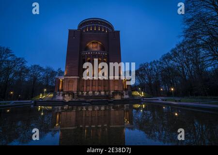 Bâtiment historique de Hambourg dans la soirée. Banque D'Images