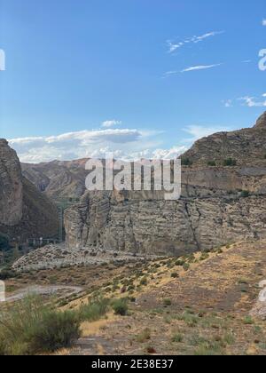 Vue sur le paysage du parc naturel des Sierras de Cazorla, Segura y las Villas situé à Jaen, Espagne. Par temps nuageux Banque D'Images