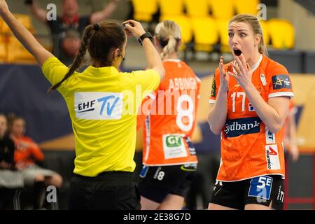 Odense, Danemark. 17 janvier 2021. Nycke Groot (17) d'Odense Handball vu dans le match de la Ligue des champions DELO EHF entre Odense Handball et Gyori Audi ETO KC à Sydbank Arena à Odense. (Crédit photo : Gonzales photo/Alamy Live News Banque D'Images