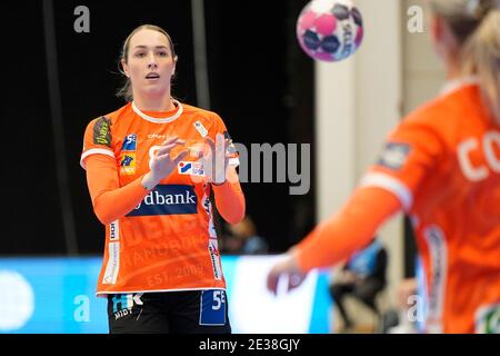 Odense, Danemark. 17 janvier 2021. Lois Abbingh (8) d'Odense Handball vu dans le match de la Ligue des champions DELO EHF entre Odense Handball et Gyori Audi ETO KC à Sydbank Arena à Odense. (Crédit photo : Gonzales photo/Alamy Live News Banque D'Images