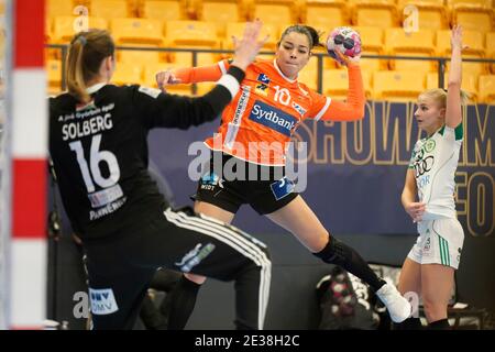 Odense, Danemark. 17 janvier 2021. Jessica Quintino (10) du Handball Odense vu dans le match de la Ligue des champions DELO EHF entre le Handball Odense et Gyori Audi ETO KC à l'arène Sydbank à Odense. (Crédit photo : Gonzales photo/Alamy Live News Banque D'Images