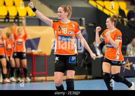 Odense, Danemark. 17 janvier 2021. Kamilla Larsen (18) du Handball Odense vu dans le match de la Ligue des champions DELO EHF entre le Handball Odense et Gyori Audi ETO KC à l'arène Sydbank à Odense. (Crédit photo : Gonzales photo/Alamy Live News Banque D'Images