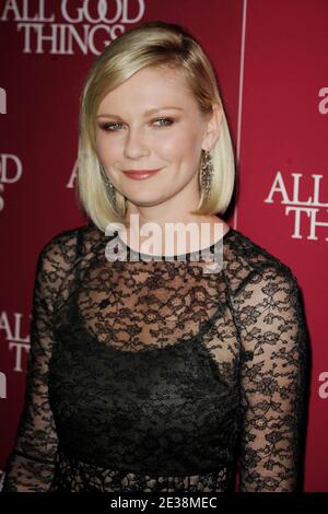 L'actrice Kirsten Dunst participe à la première de New York de 'All Good Things' au SVA Theatre de New York, Etats-Unis, le 1er décembre 2010. Photo de Mehdi Taamallah /ABACAUSA.COM Banque D'Images