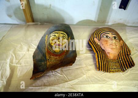 Saqqara, Égypte. 17 janvier 2021. Photo prise le 17 janvier 2021 montre des artefacts découverts à Saqqara, province de Giza, Égypte. Une mission archéologique égyptienne travaillant dans la nécropole de Saqqara près des pyramides de Gizeh a annoncé dimanche la découverte du temple funéraire de l'ancienne reine Egyptienne Neit, épouse et fille du roi Teti, le premier pharaon de la Sixième dynastie qui régnait sur l'Égypte il y a plus de 4,300 ans. Credit: Ahmed Gomaa/Xinhua/Alamy Live News Banque D'Images