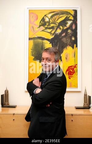 Antoine Frerot Président de Veolia Environnement (anciennement Vivendi Environnement) pose dans ses bureaux au siège de l'entreprise à Paris, France, le 8 décembre 2010. Veolia Environnement offre une gamme complète de services environnementaux dans les domaines de l'eau, de la gestion des déchets, de l'énergie et des transports. Photo de Sandrine Roudeix/ABACAPRESS.COM Banque D'Images